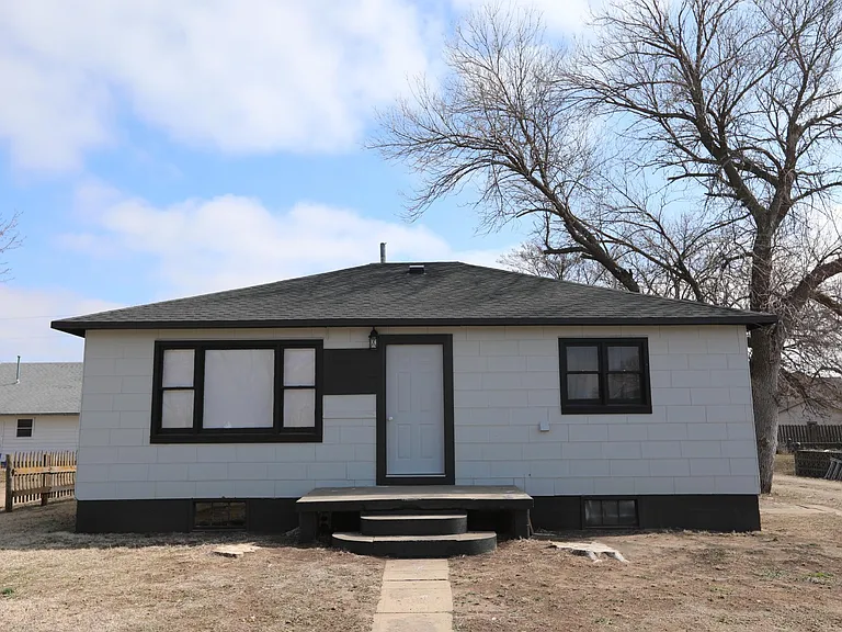2107 Avenue D — Photo 1