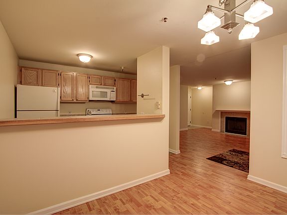 5th image of 580 Front St S Unit B106