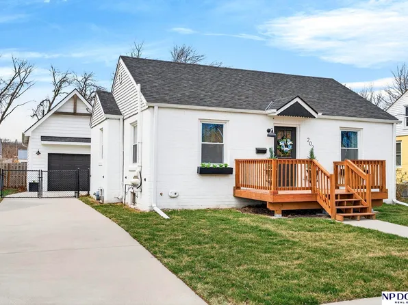 202 Hollostone Dr, Blair, NE 68008