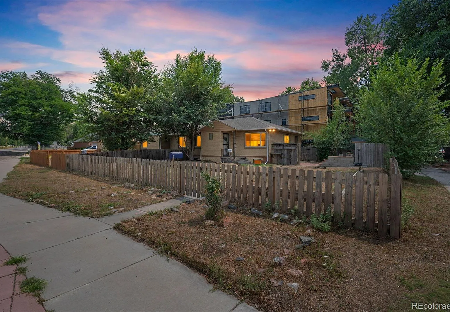 2 bed, 1.0 bath, 875 sqft, $2,000 — Photo 1