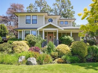 3215 Henderson Rd, Oak Bay, BC V8P5A3