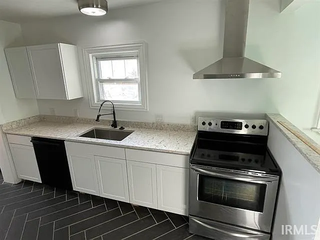 3 bed, 2.0 bath, 2472 sqft, $2,400 — Photo 3