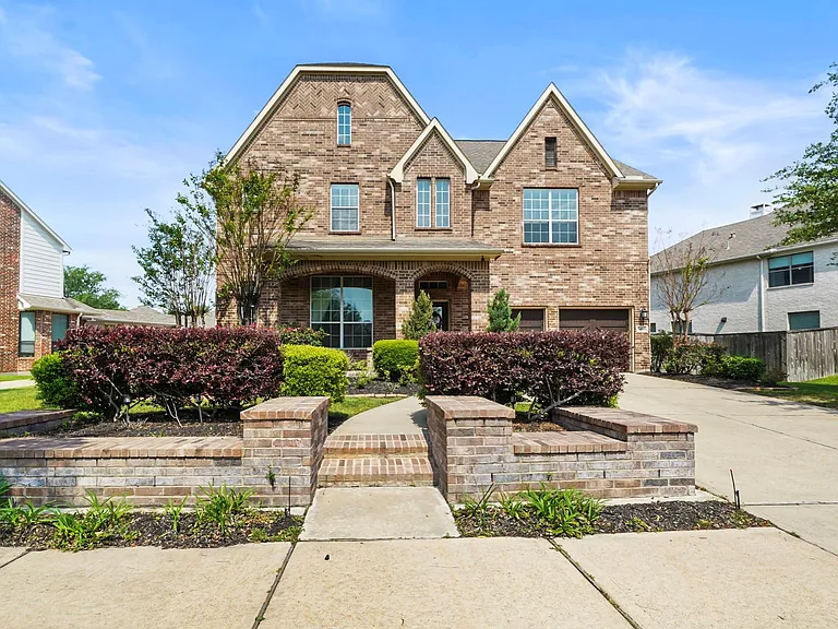 5430 Tyler Park Ln — Photo 2