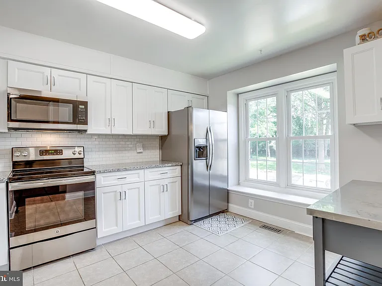 8657 Dellway Ln — Photo 6
