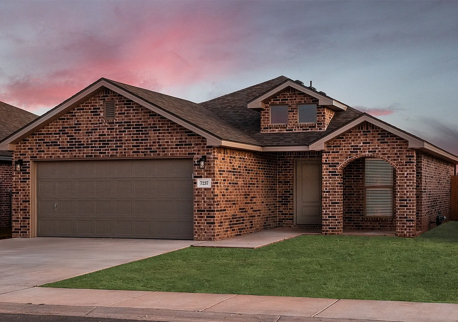 Bring your suit case, we'll handle the rest! Fully furnished in Upland West! — Photo 1