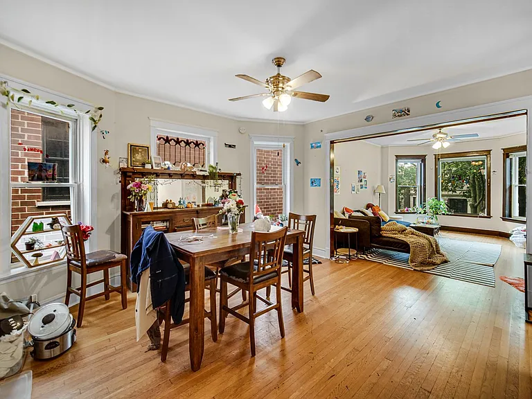 1240 W Cornelia Ave — Photo 11