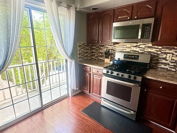 3rd image of 4001 Riddle Ct