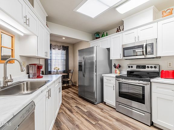 2nd image of 10466 W Palmeras Dr