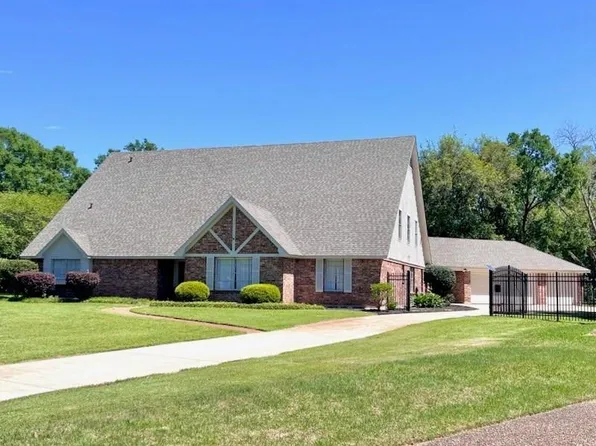 1210 Nottingham Ln, Beaumont, TX 77706