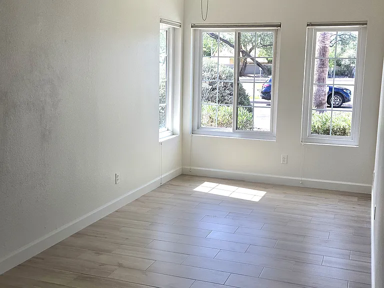 3220 W Sheffield Ave — Photo 13