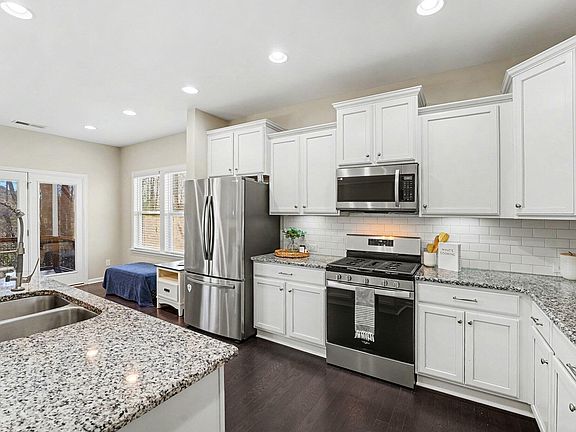 4th image of 93 Thornbury St