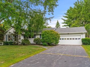 9 Tomolonis Dr, Nashua, NH 03062