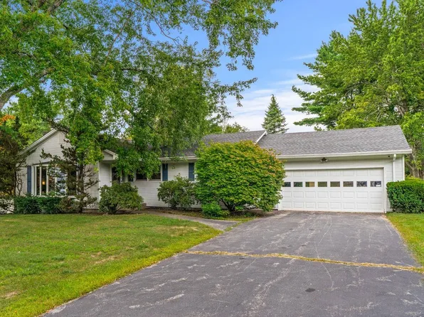 9 Tomolonis Drive, Nashua, NH 03062