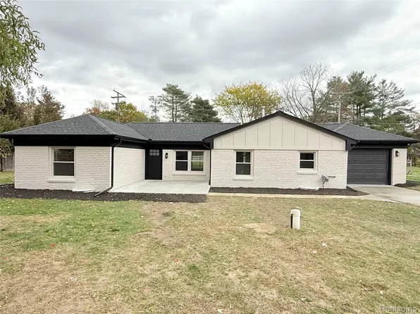 42 Sterling Dr, Lapeer, MI 48446
