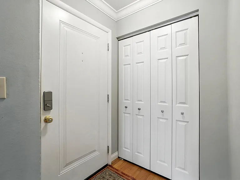2270 Madison Rd #1B — Photo 7