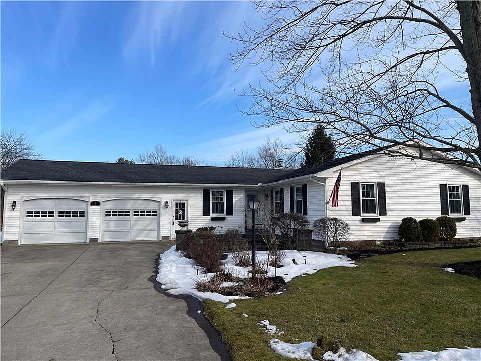 1st image of 3 Mackenzie Dr