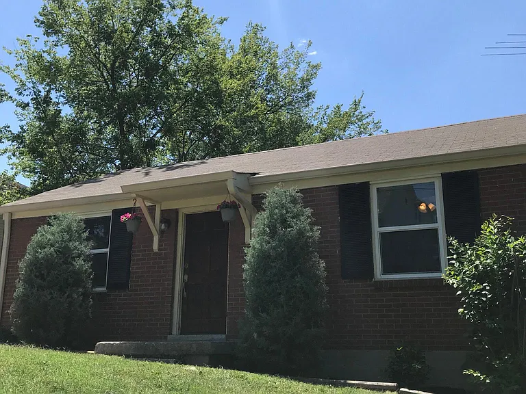 211 Orlando Ave — Photo 1