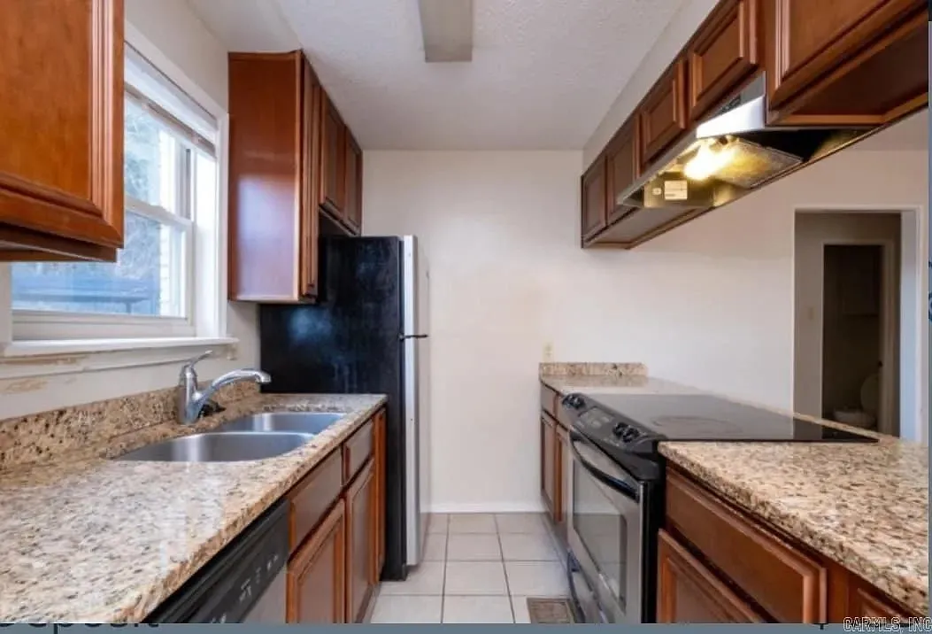 1 Coolwood Drive, Unit 5 — Photo 3