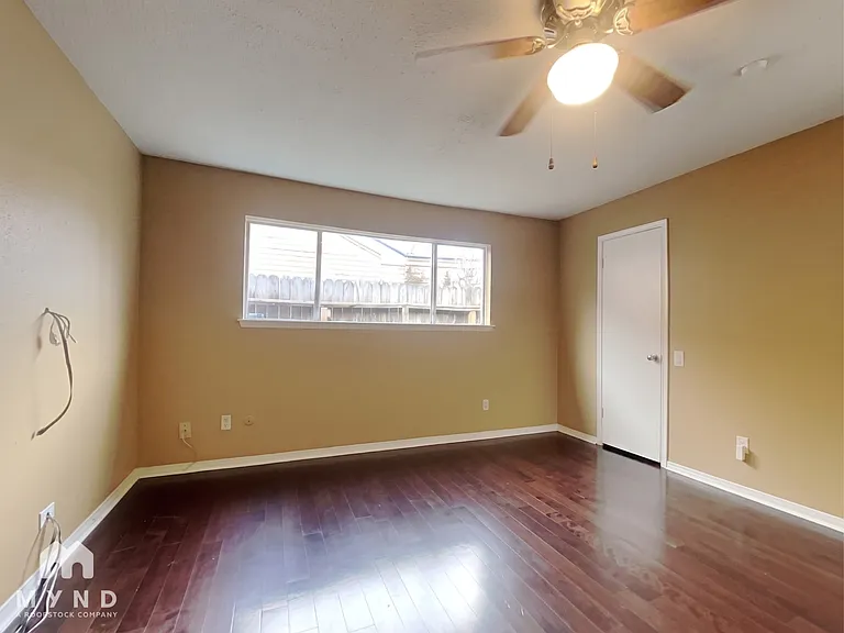 2103 Woodland Springs St — Photo 9