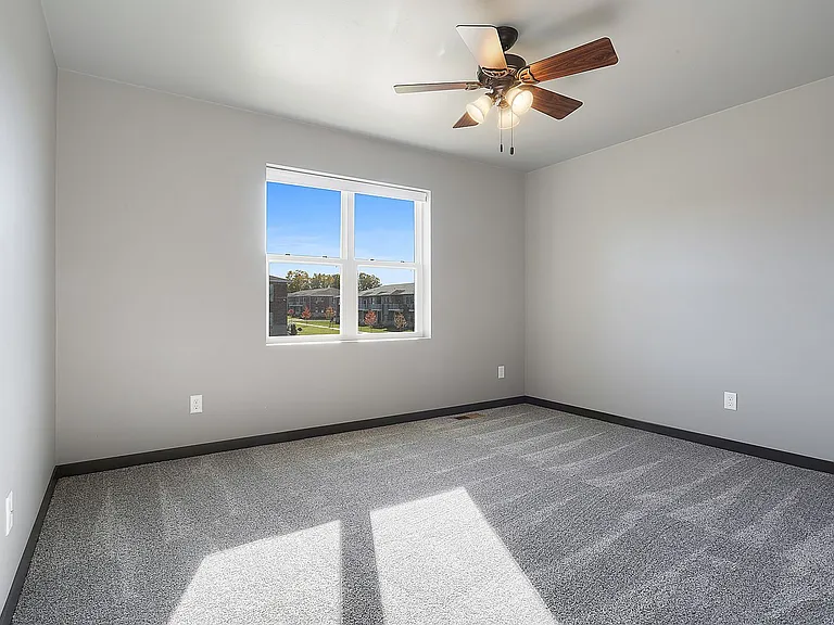 635 Diversity Dr — Photo 26