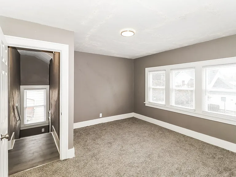 1424347_023_bedroom_12891412.jpg