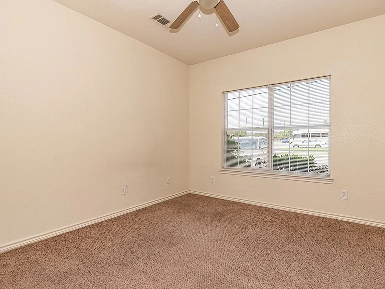 1609 Walnut St — Photo 12