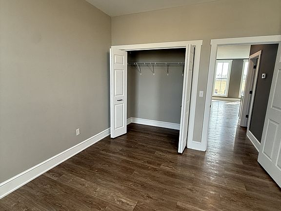 5th image of 722 E Main St #3