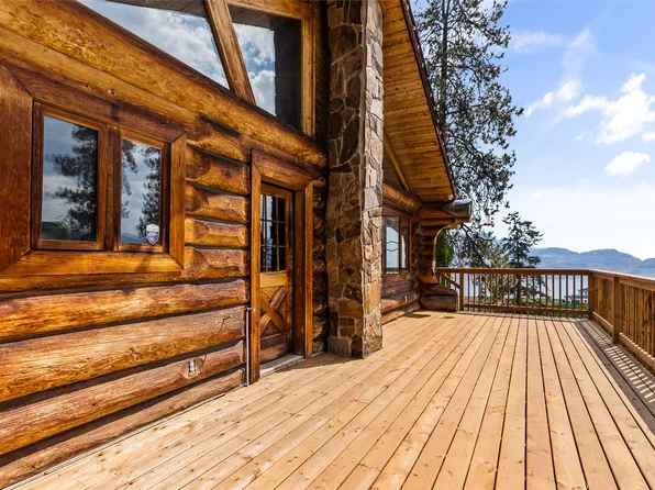 5876 Victoria St, Peachland, BC V0H 1X4