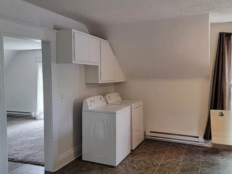 433 E Bremer St — Photo 3