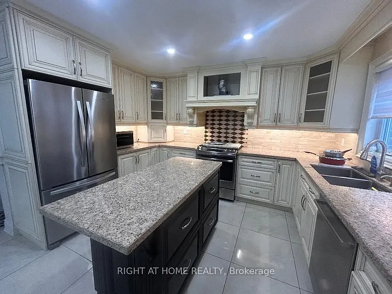 36 Ellerby Sq N — Photo 1
