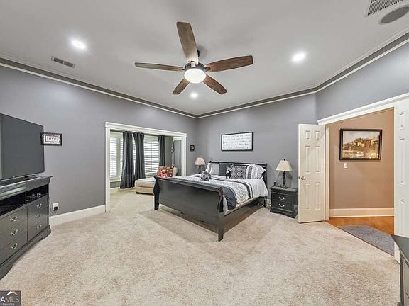 3rd image of 38 Sagemont Ct