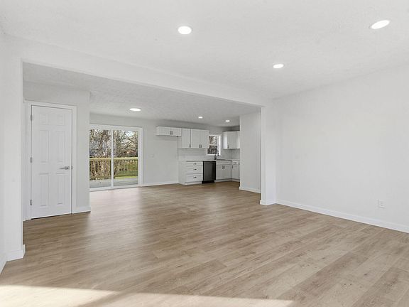 5th image of 801 E Hill Street