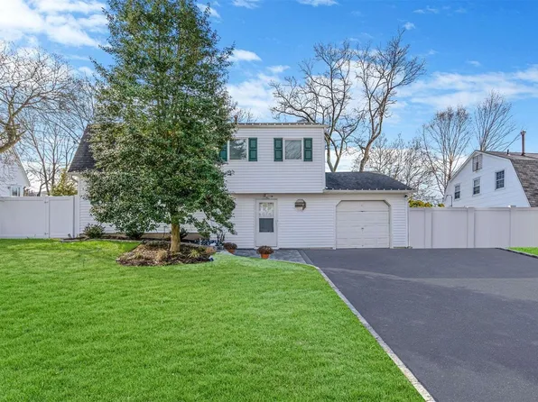 30 Park Hill Drive, Selden, NY 11784