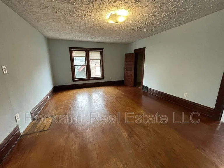 519 E Ermina Ave — Photo 21