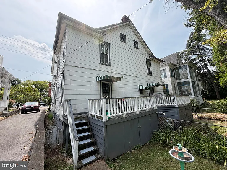 508 W Burke St — Photo 4