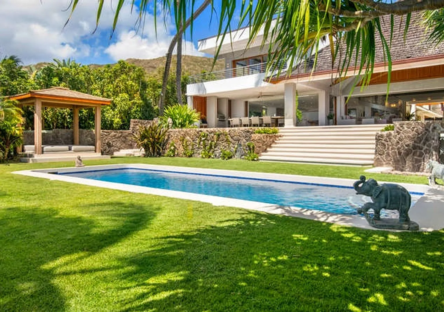 Diamond Head Beachfront Estate: Luxury Oceanfront w/ Heated Pool & Views — Photo 1