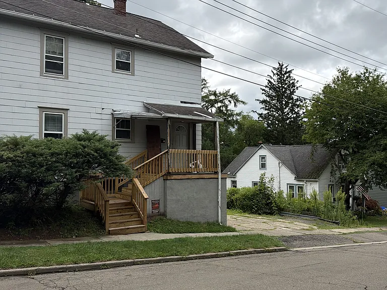 100 E Valley St #3 — Photo 7