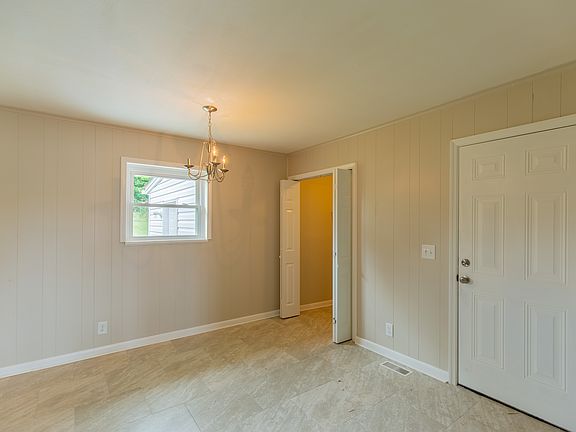 4th image of 2503 E Oakland Ave