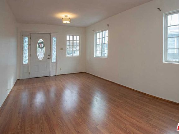 2nd image of 3840 Seneca Ave