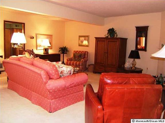 3rd image of 70 Pape Dr