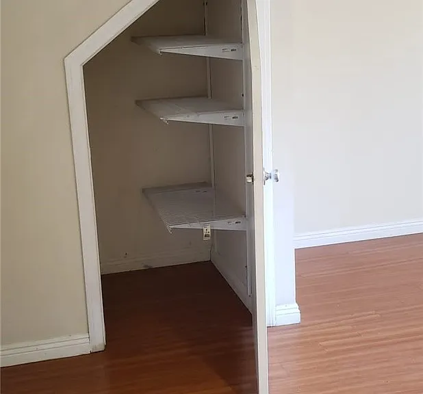 415 W Stocker St #102 — Photo 3