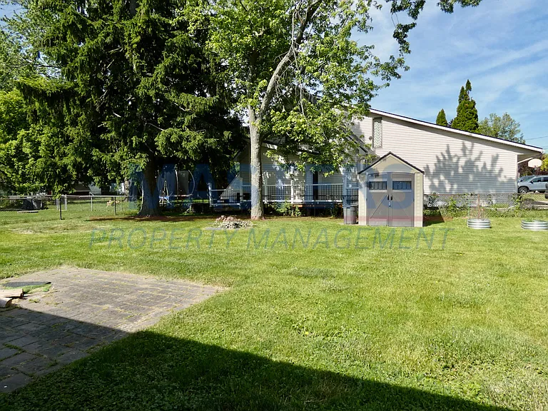 827 Wall St — Photo 2