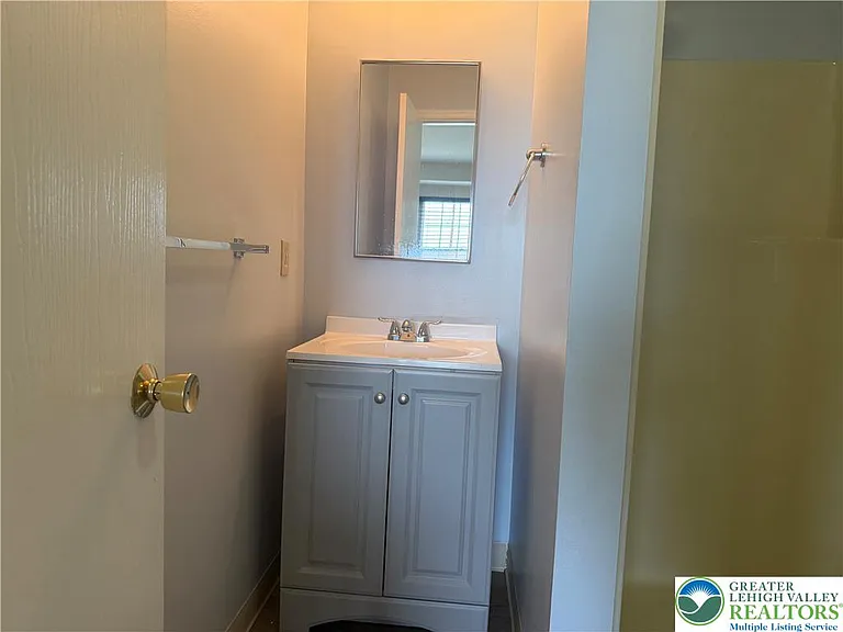 6510 Pioneer Dr — Photo 15
