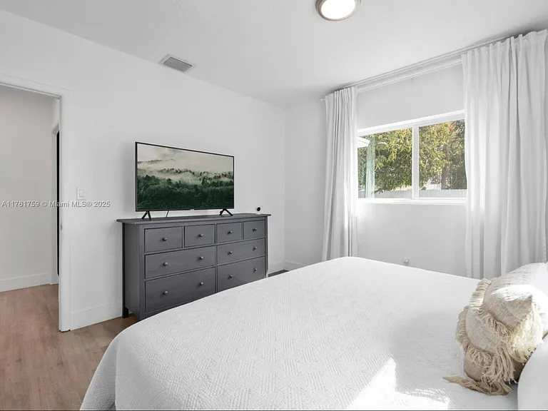 340 NW 119th St — Photo 18