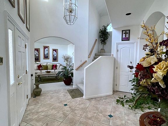 5th image of 2222 Banbury Cir
