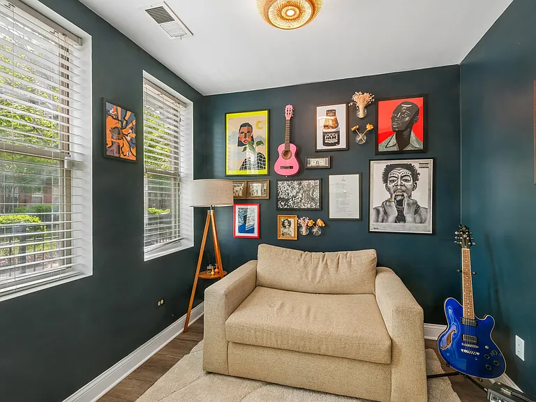 2504 S Calumet Ave — Photo 3