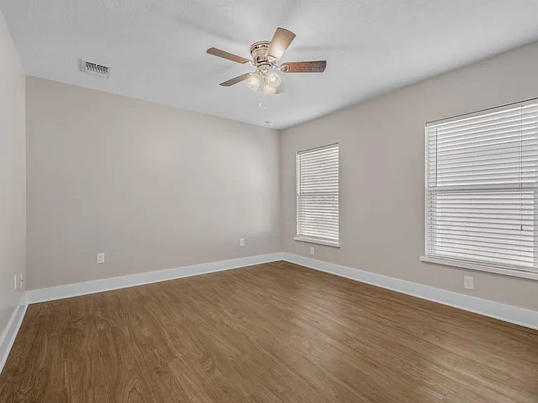 712 E North Ave — Photo 11