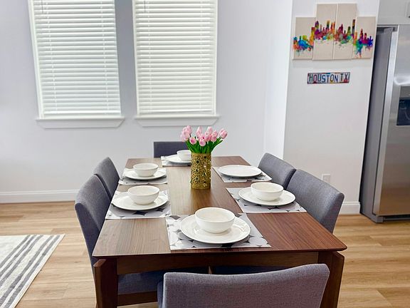 6 Seat Dining - perfect for entertaining guests