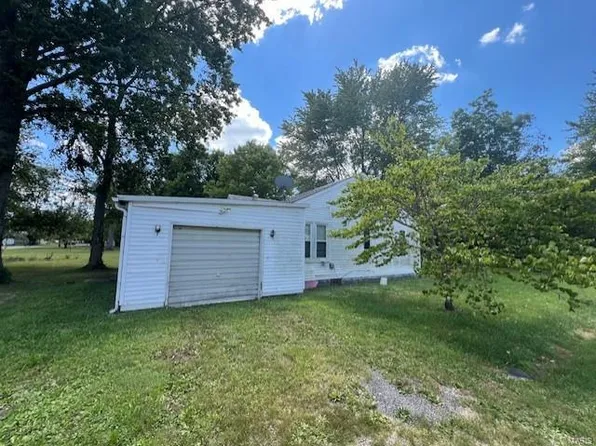 102 S Marion St, Sandoval, IL 62882