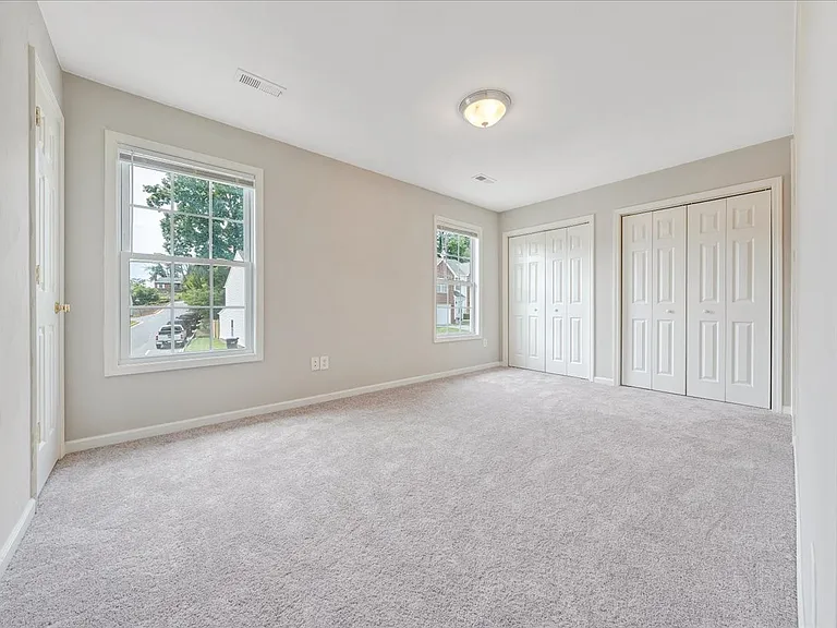 6852 Woodcreeper Dr — Photo 22